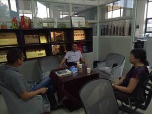 学院领导调研暑期带薪实习工作并看望实习学生