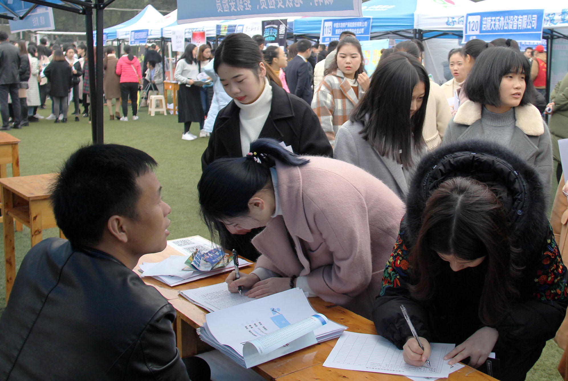 学院举办2018年秋季校园招聘大会
