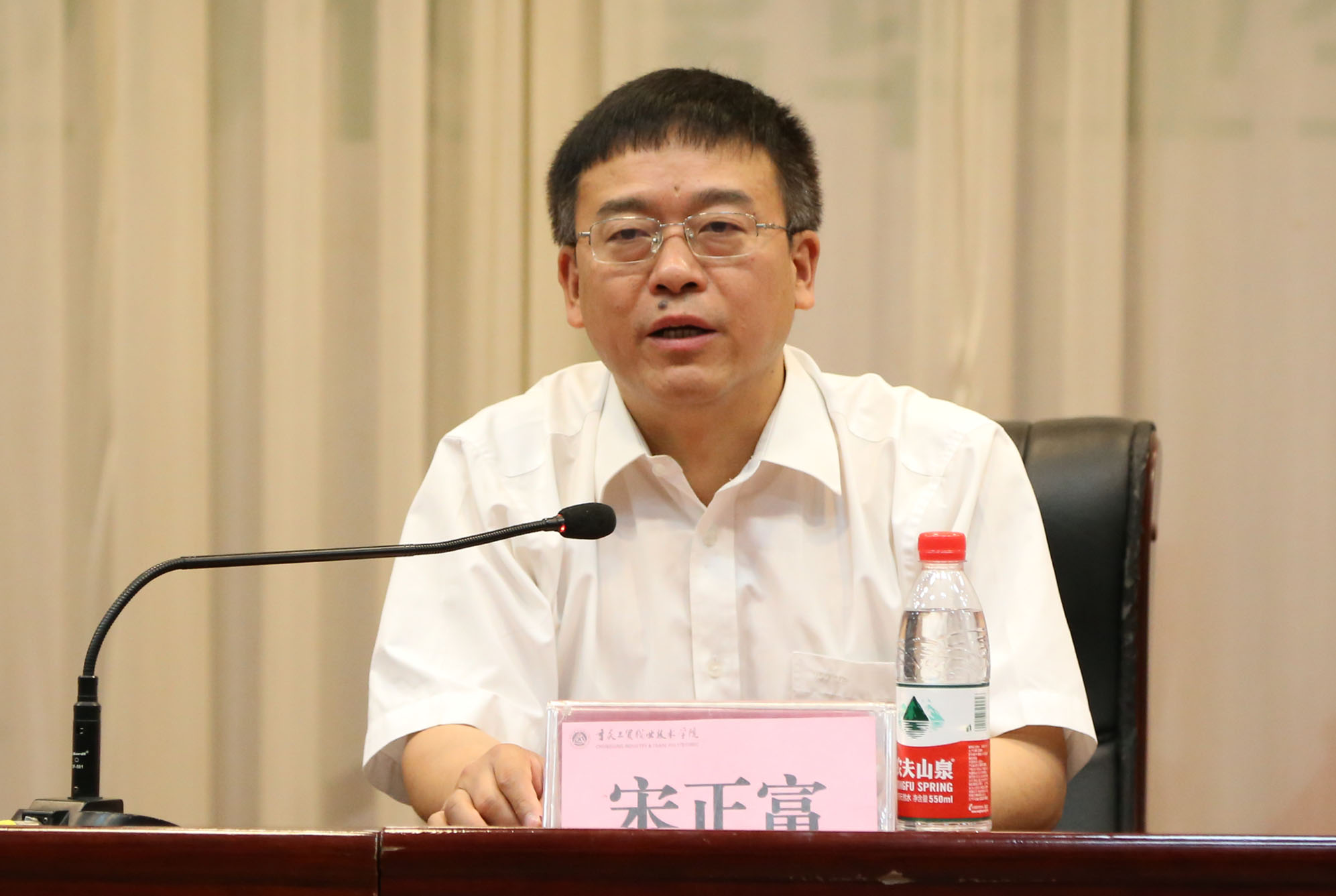 学院隆重举行2019届学生毕业典礼
