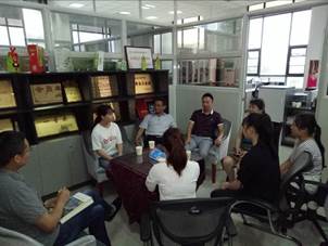 学院领导调研暑期带薪实习工作并看望实习学生
