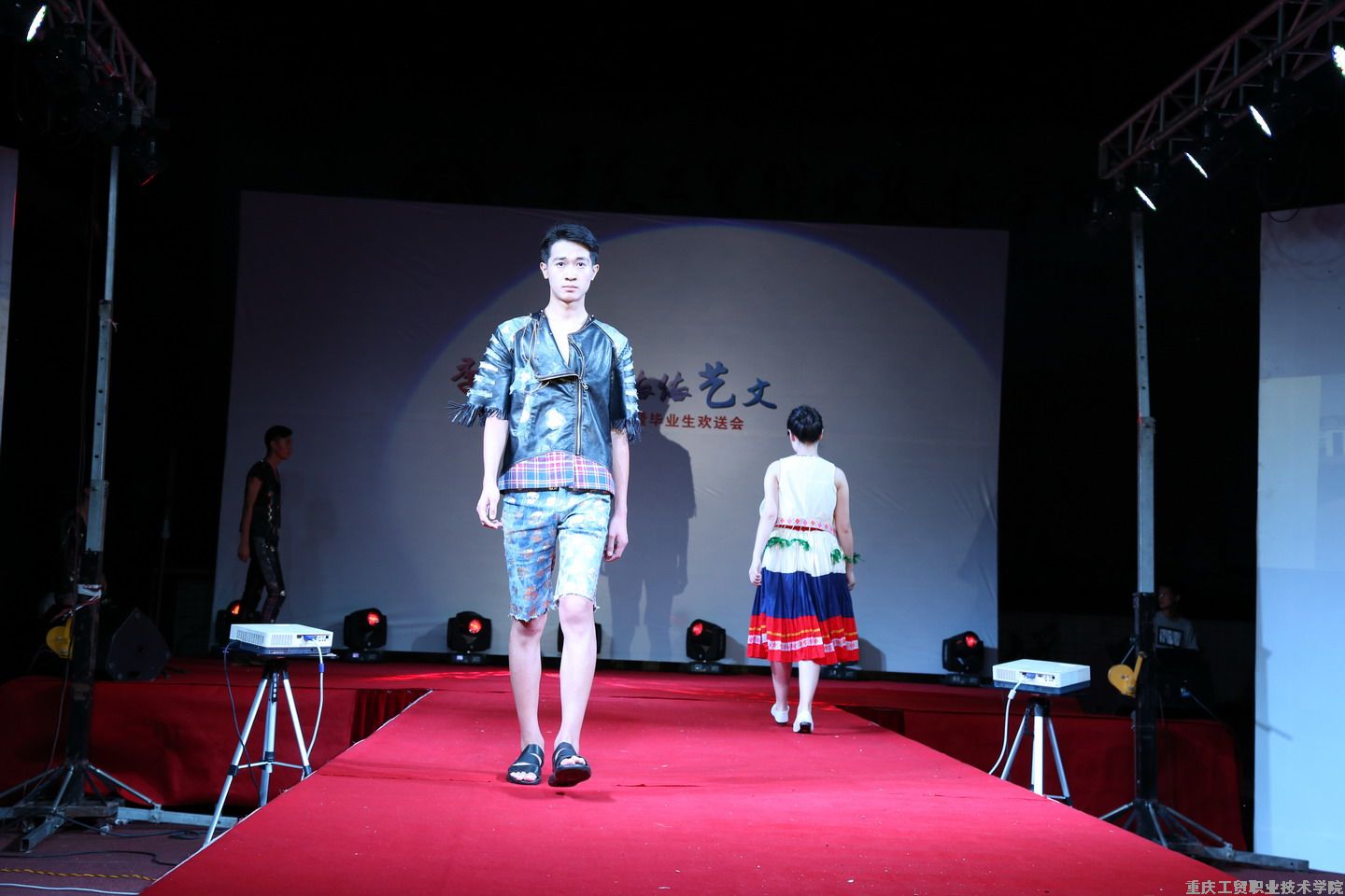 艺术与文化传播系举办2016届毕业生作品展暨毕业欢送会