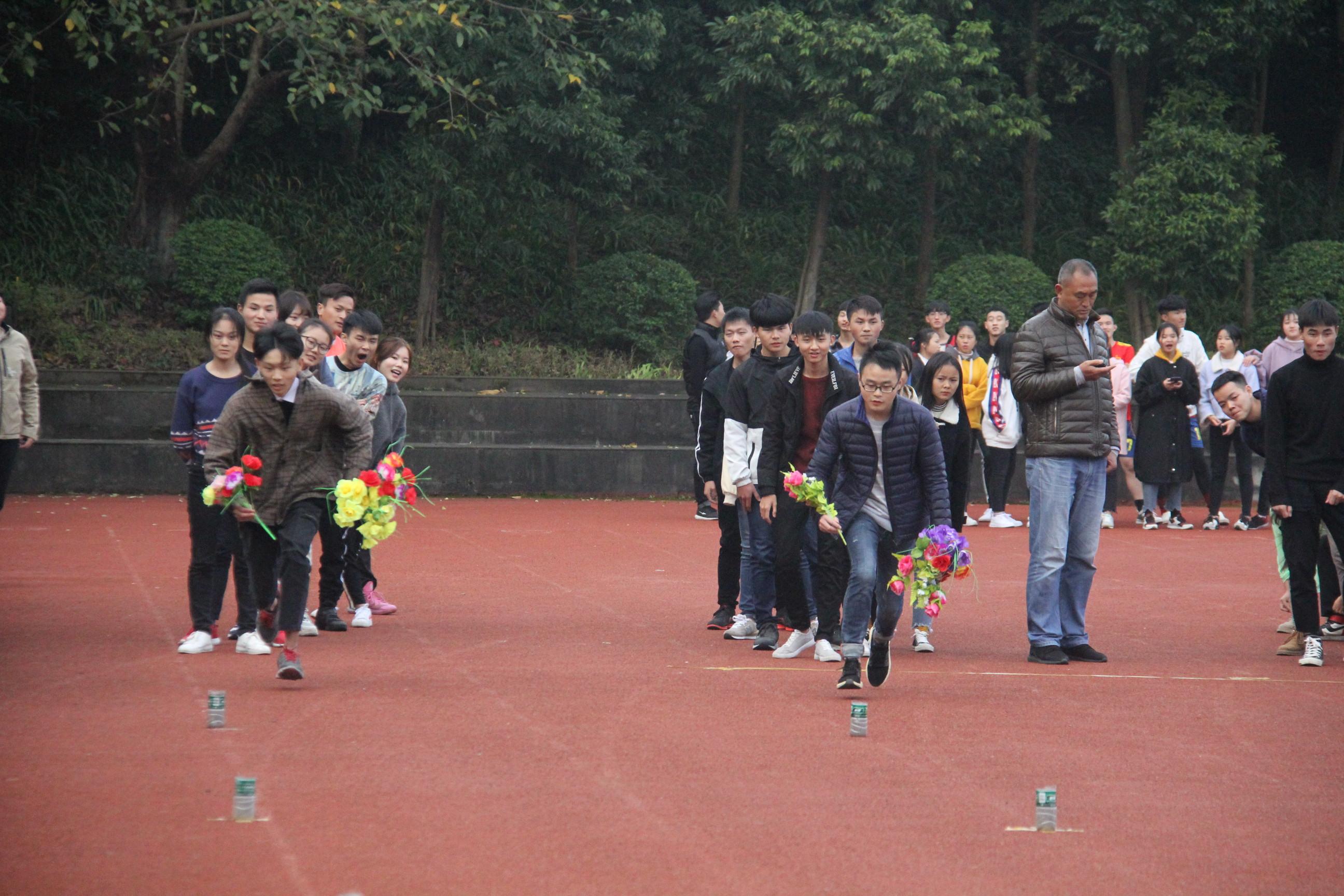 学院举办2018年学生工作队伍趣味运动会