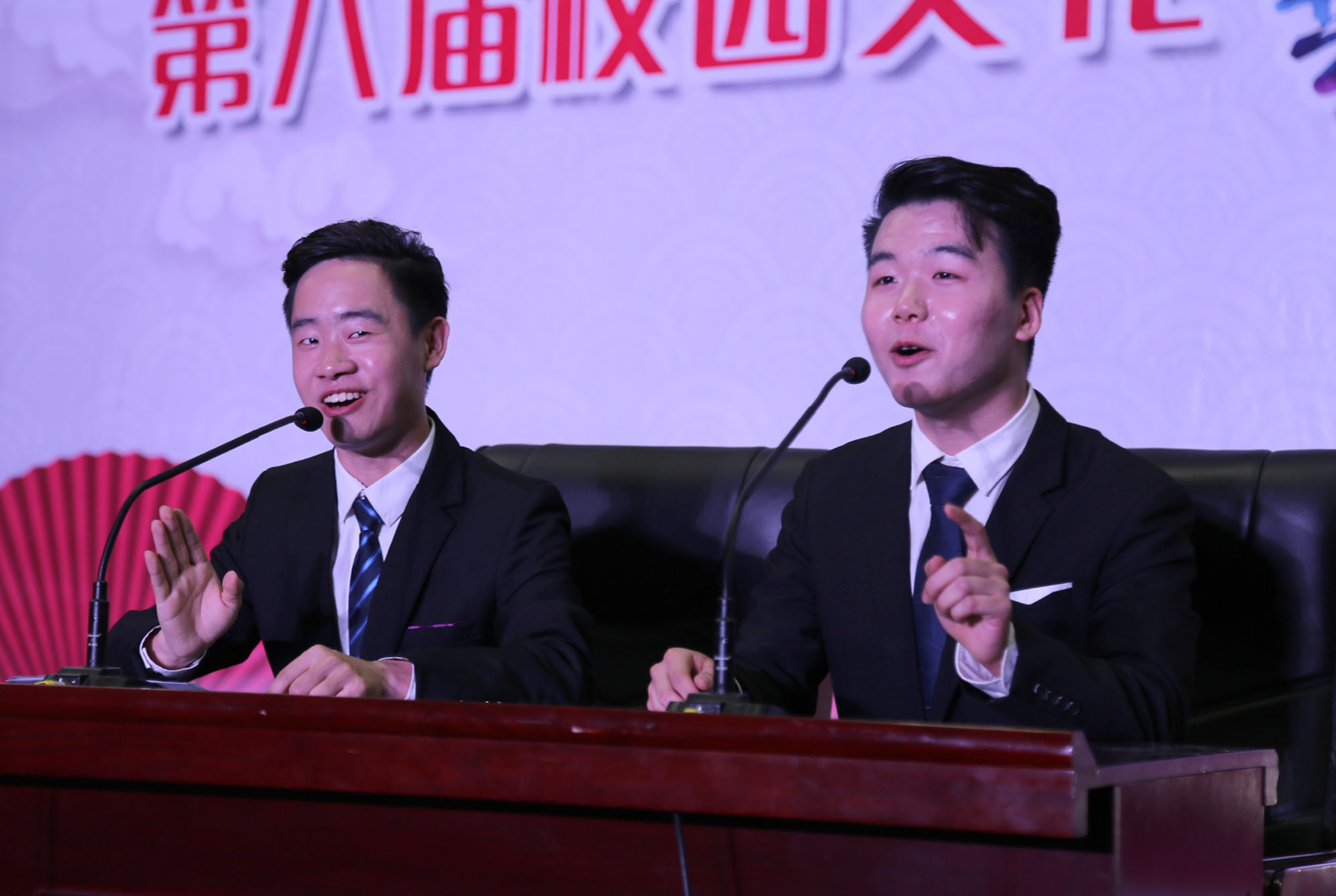 学院隆重举行第八届校园文化艺术节“双五”文艺晚会