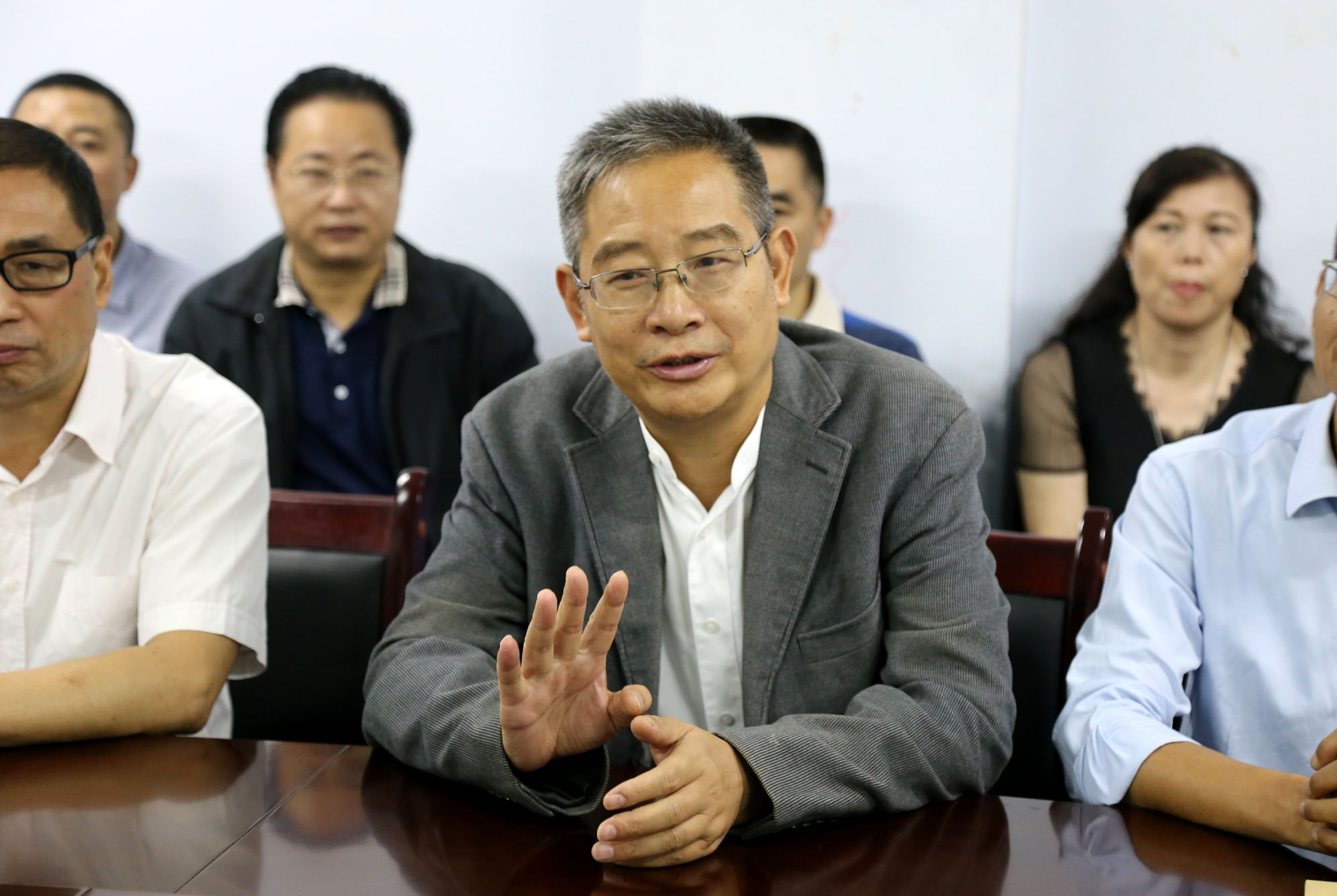 涪陵区委书记周少政率队来校慰问