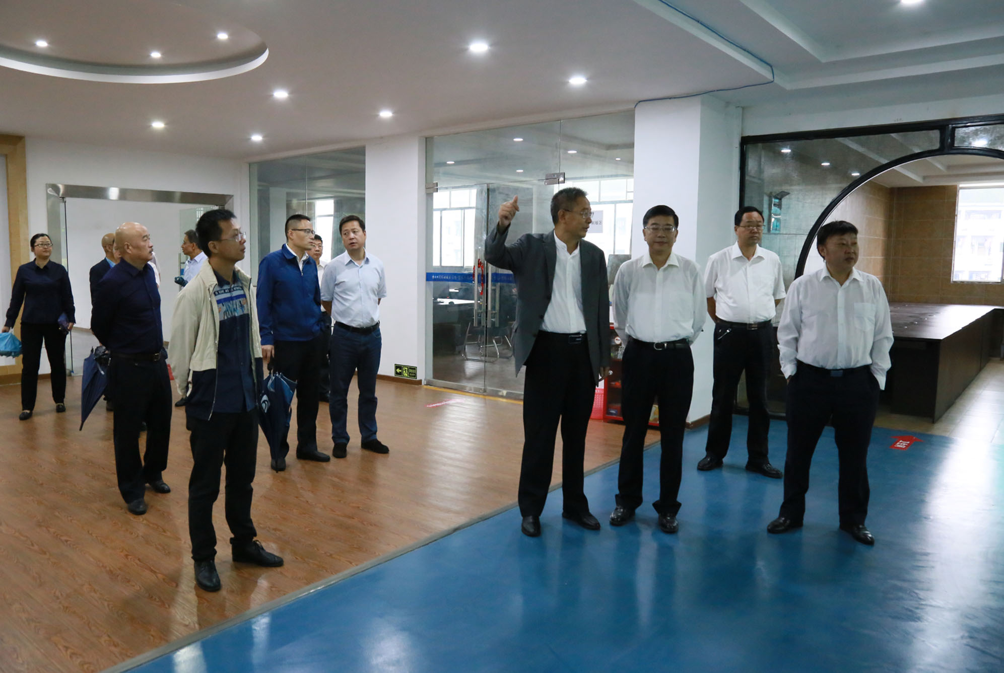 涪陵区委书记周少政率队来校慰问