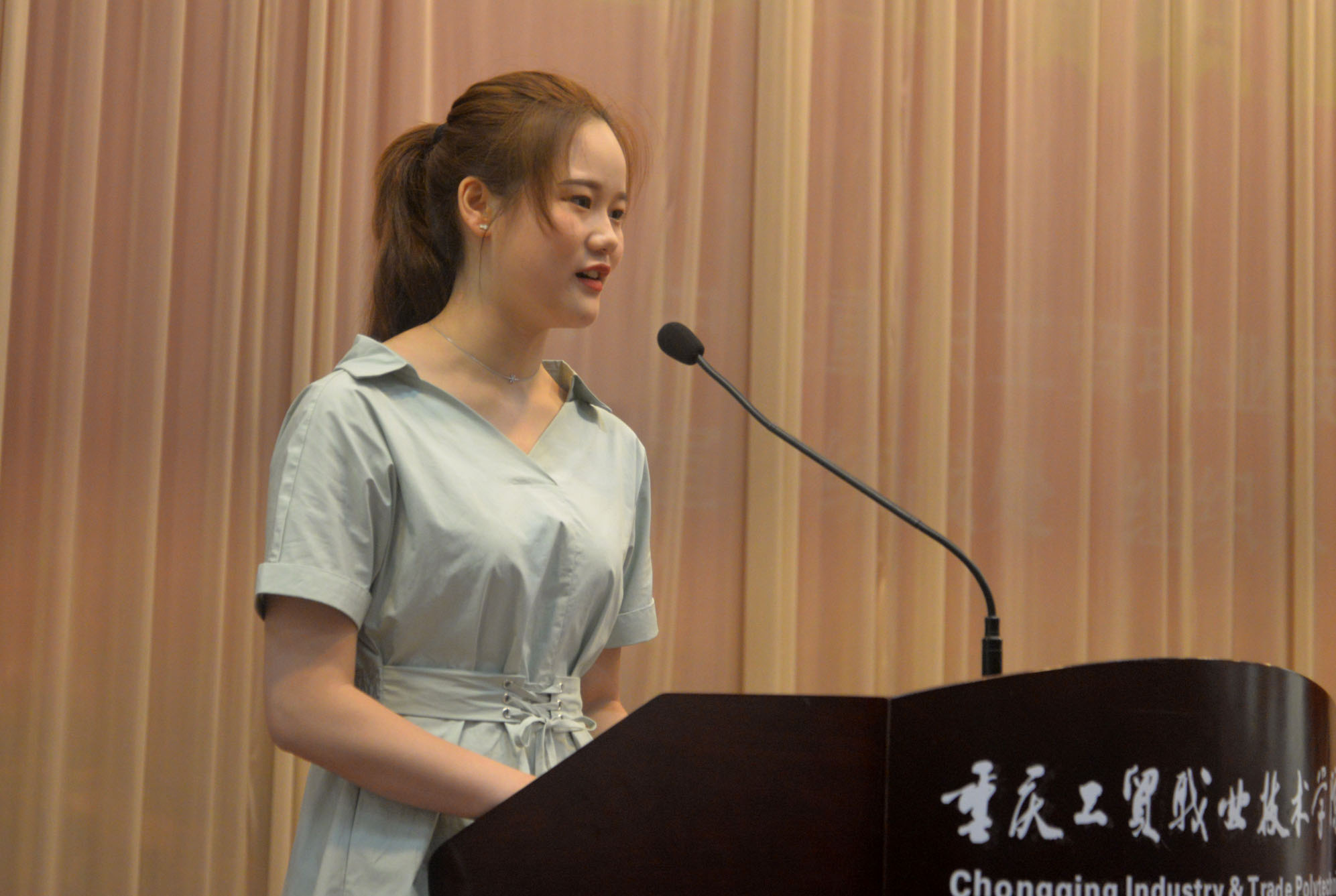 学院隆重举行2018届学生毕业典礼