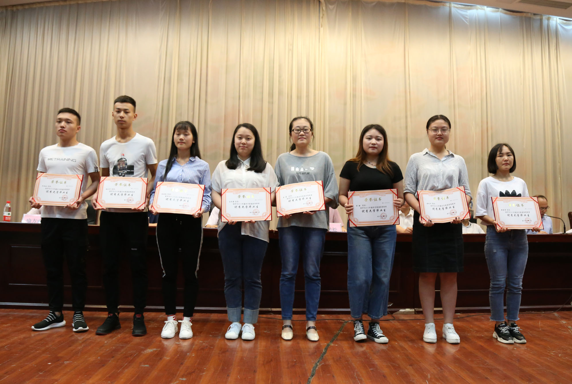 学院隆重举行2019届学生毕业典礼