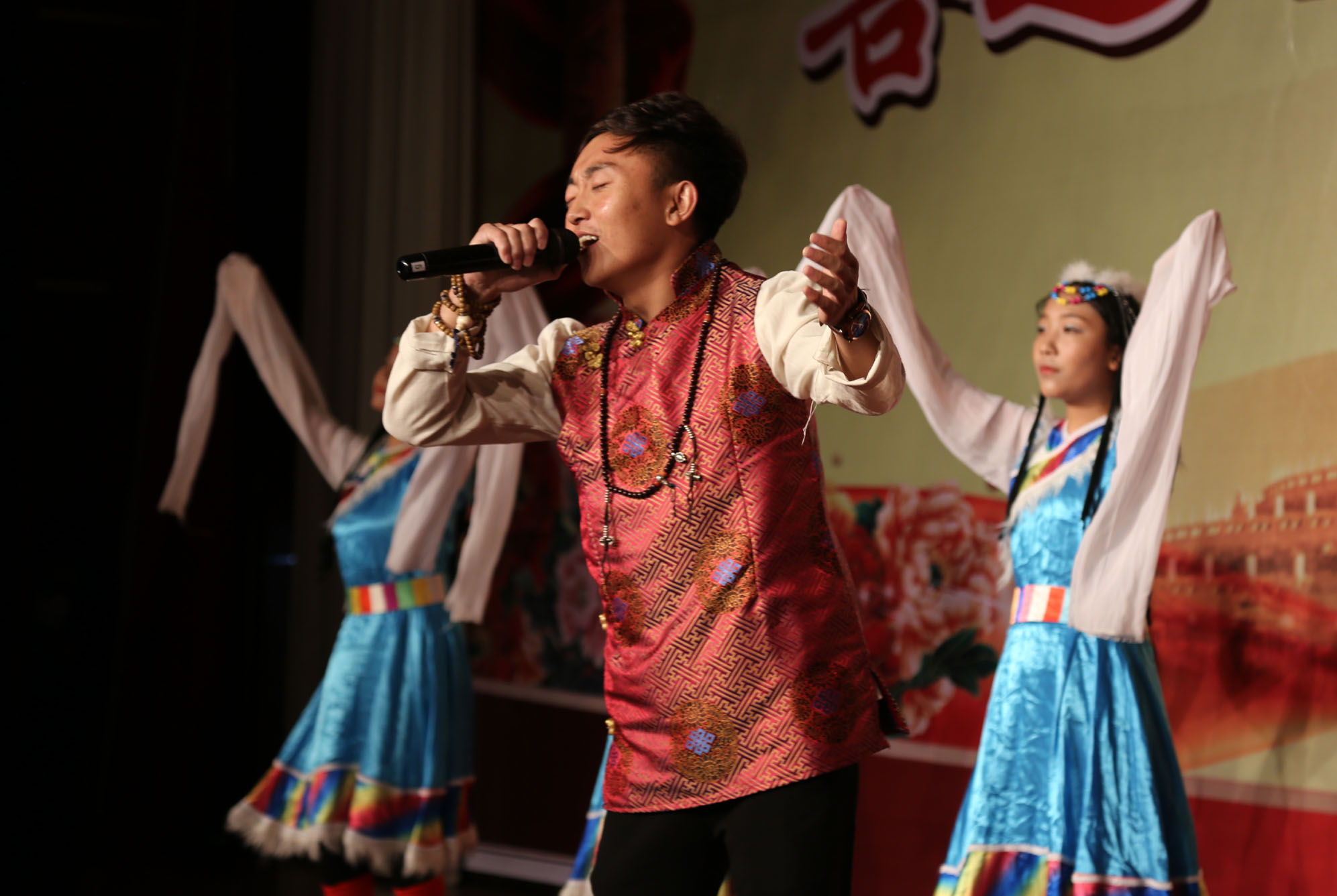学院隆重举行庆祝中华人民共和国成立68周年文艺演出