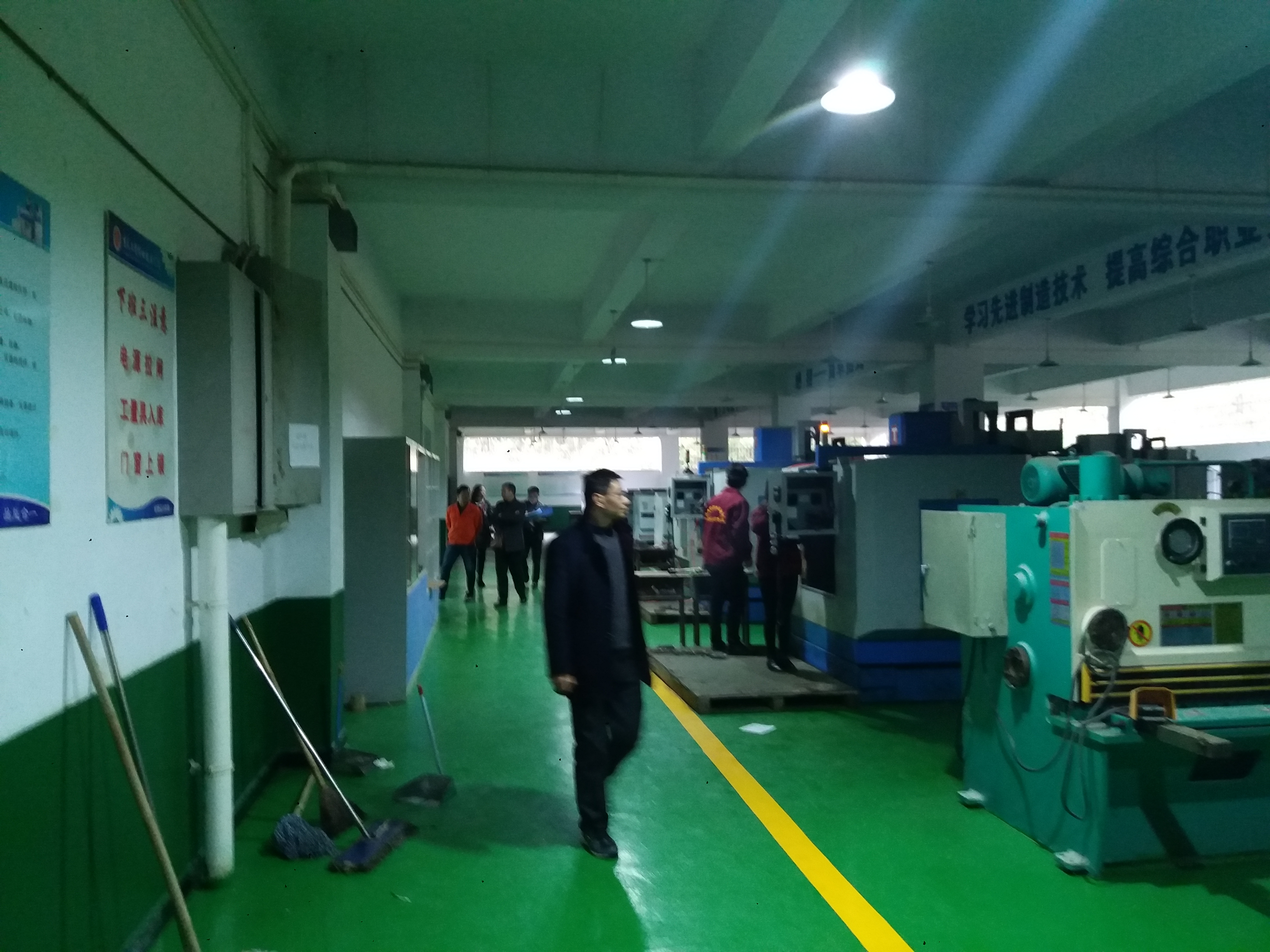 学院领导率队检查专业课程“教学做一体化”教学情况