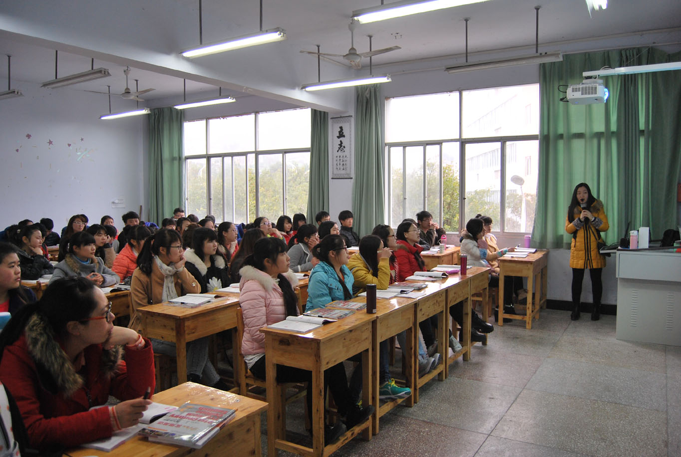 学院领导率队检查新学期开学教学工作