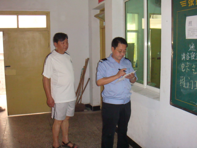 认真实施假期护校方案  积极开展校园安全检查