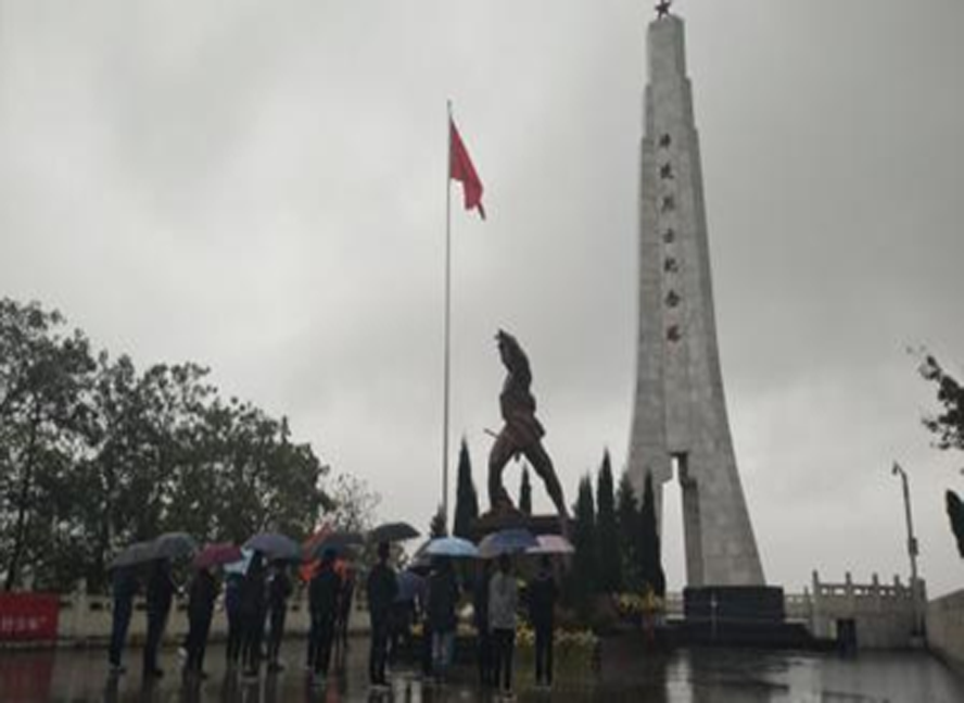 各教学系开展清明祭扫烈士墓活动