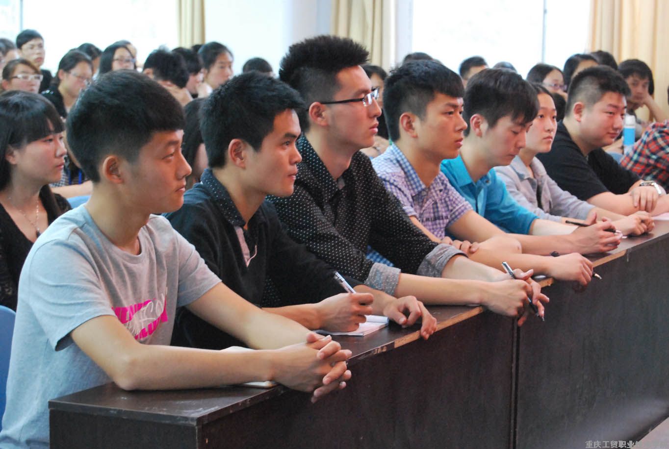 学院党委书记马传松教授为“青马工程”暨业余团校学员作专题报告