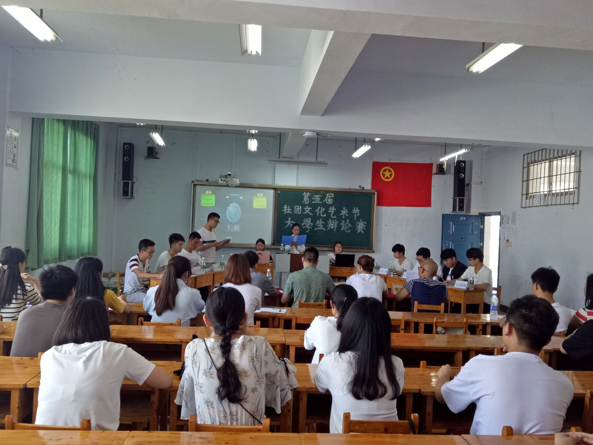 第五届社团文化艺术节“大学生辩论赛”圆满结束