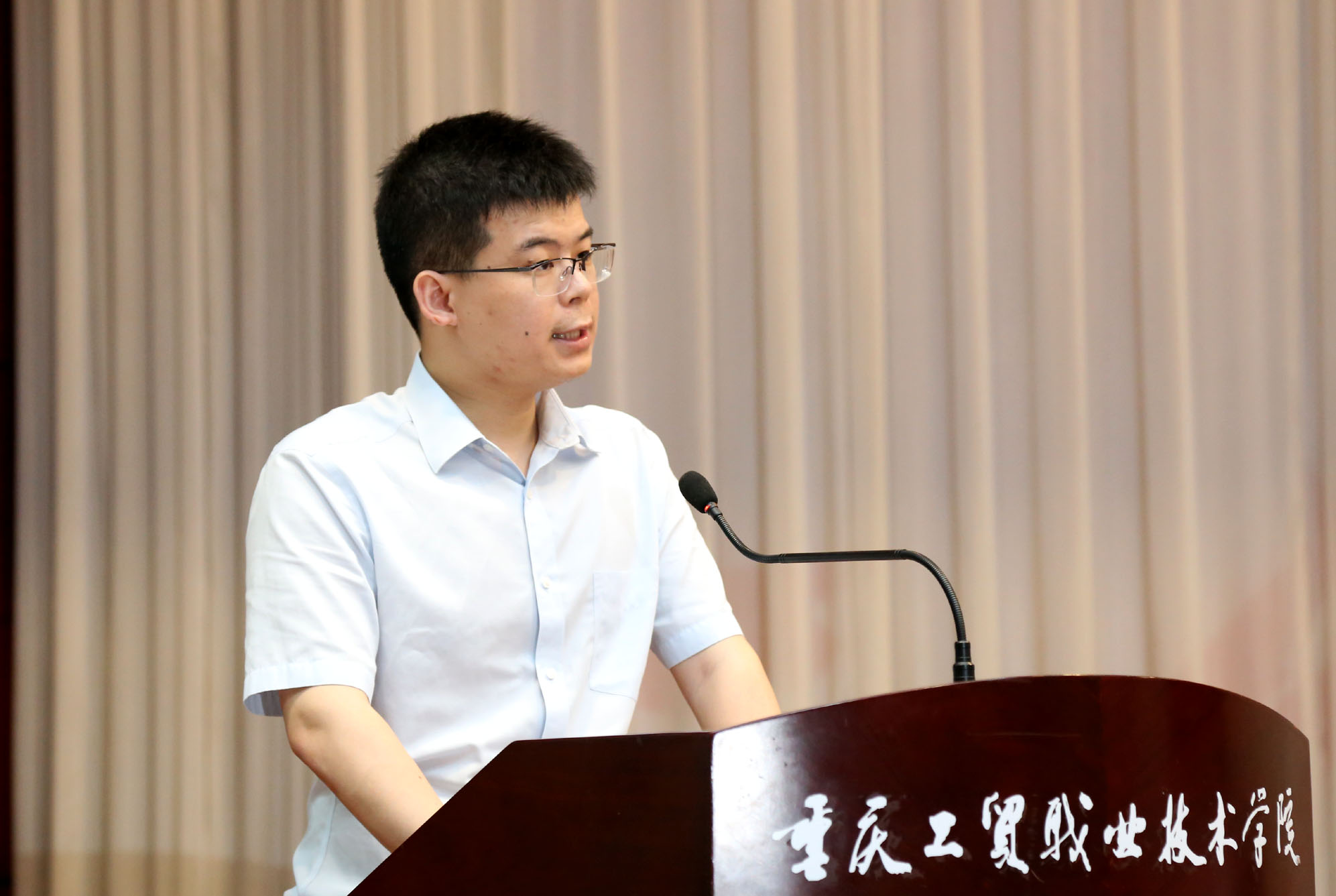 学院隆重举行2019届学生毕业典礼