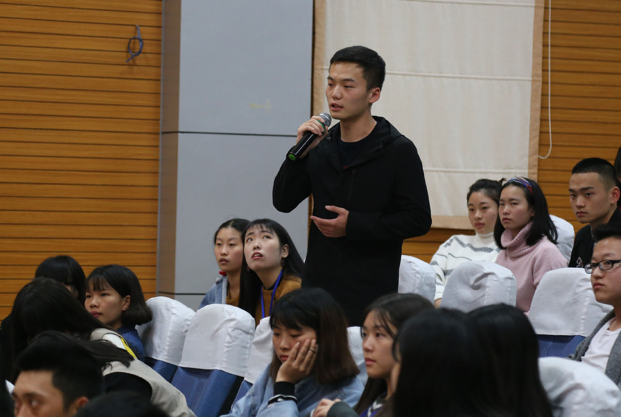 天安门国旗班首任班长董立敢莅临学院作报告
