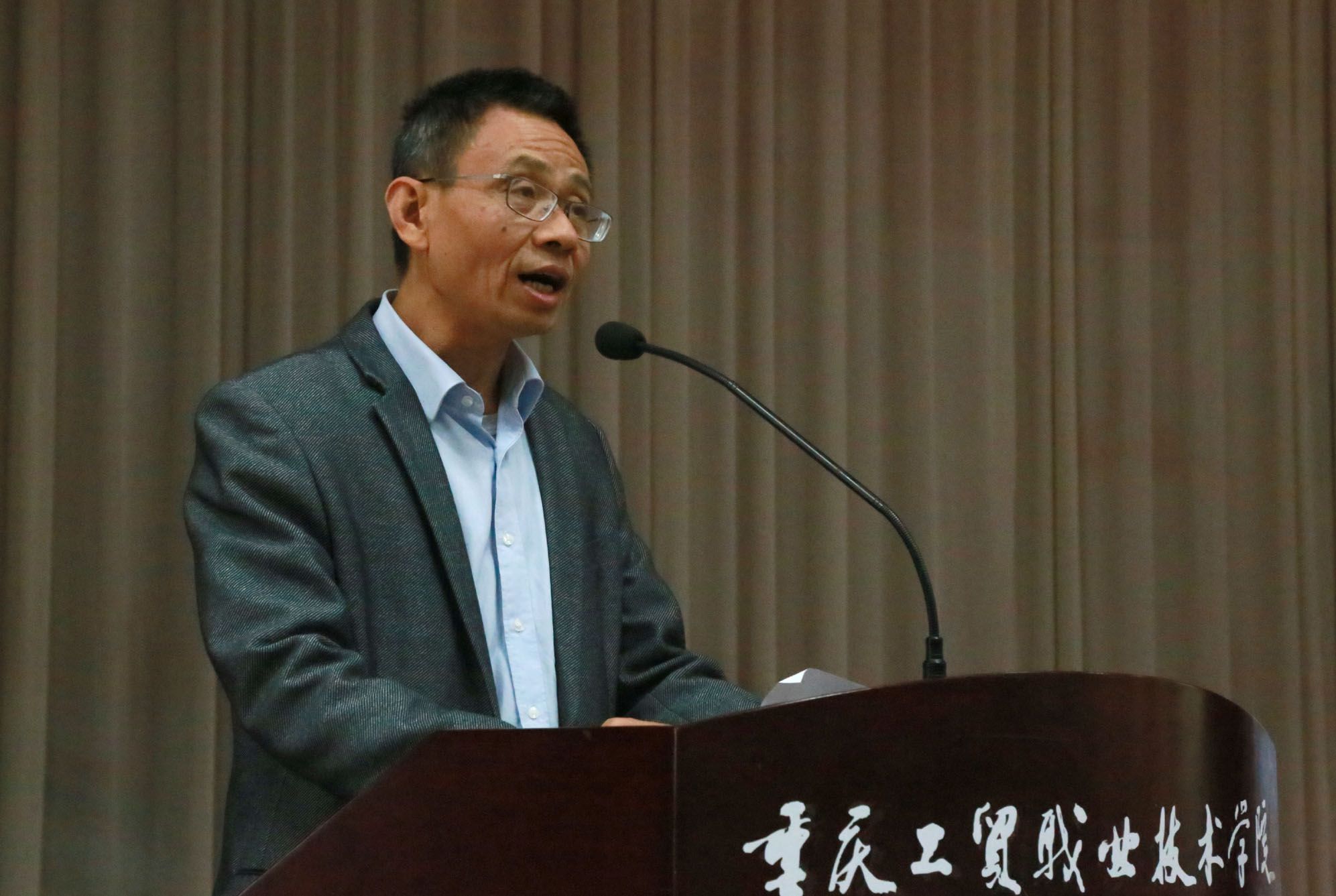 天安门国旗班首任班长董立敢莅临学院作报告