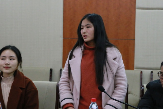 学院召开少数民族师生座谈会