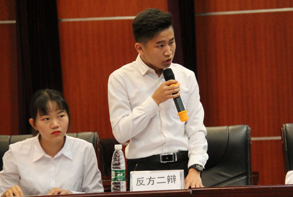第五届社团文化艺术节“大学生辩论赛”圆满结束