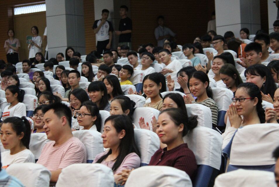 第五届社团文化艺术节“大学生辩论赛”圆满结束
