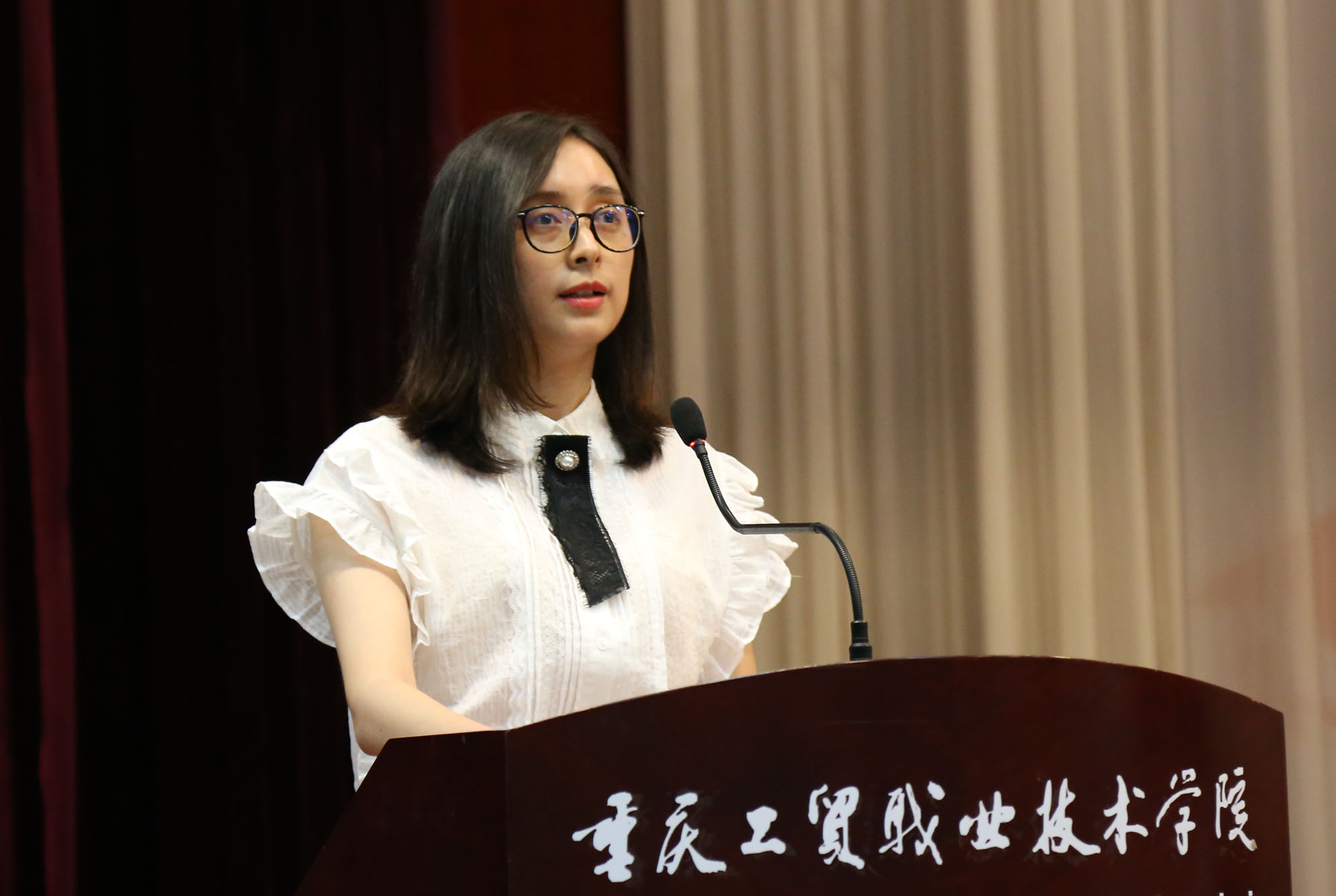 学院隆重举行2019届学生毕业典礼