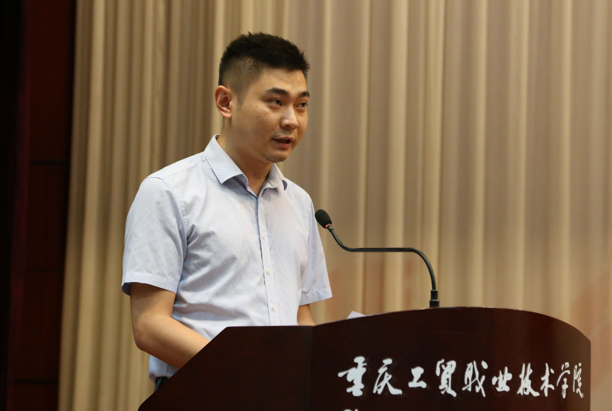 学院隆重举行2019届学生毕业典礼