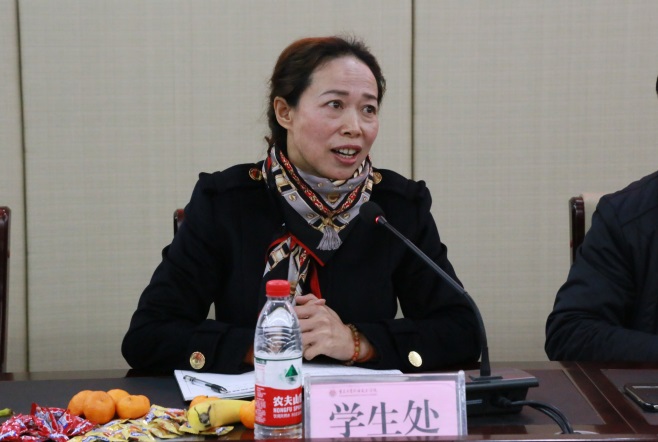 学院召开少数民族师生座谈会